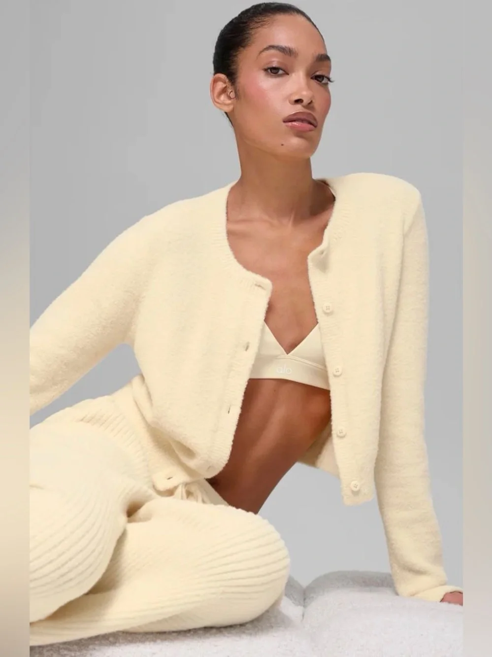 ALO YOGA | ✨NEW✨ Snuggle Up Sweater Cropped Cardigan in Candlelight